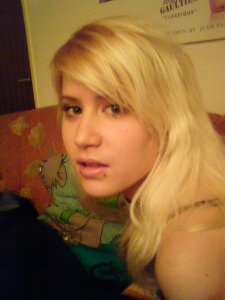 BunnyLOVEgirlSHIT - Bild 1
