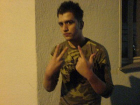 T-O-N-Y - Bild 1